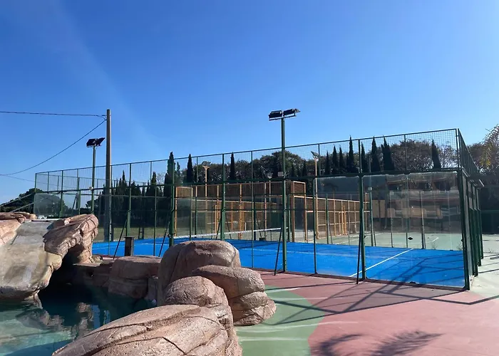 Futurotel Paradise カンブリルス